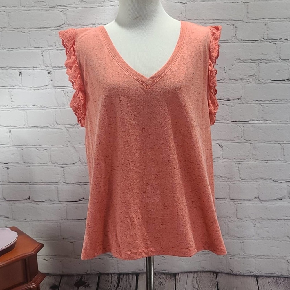 Pink tank with lace detail around sleeve